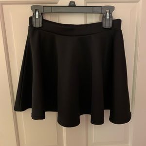 Black boohoo skater skirt NWT